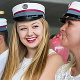 TemaHow to: Studentertalen Er du blevet udvalgt til at holde studentertalen – også kaldet elevtalen – på din skole? Så er din opgave at formidle hele årgangens kollektive erfaringer med at gennemføre uddannelsen. Det er en stor opgave, men der er hjælp at hente. Vi har samlet en håndfuld gode studentertaler, som du kan finde inspiration i. Og så er der tips til denne talegenre generelt.Se vores tema her.