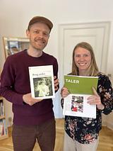 Sofie Vestergaard Kristiansen er sekretariatsleder på Danske Taler. Hun sidder i censorkorpset for retorik og har undervist i retorisk teori, skrivning, taleskriving og interkulturel kommunikation som ekstern lektor på Københavns Universitet og CBS og som underviser og foredragsholder på efteruddannelseskurser for lærere og kommunikatører. Sammen med Nis har Sofie startet de danske talefestivaler tilknyttet Nordisk Talefest.Nis Vraasø er kulturformidler på Danske Taler og arbejder med formidling og udvikling af undervisningsmateriale om taler og talekunst. Han har bl.a. skrevet artikler til fagblade. Nis har tidligere arbejdet som lektor i dansk og retorik på både STX og HF. Sammen med Sofie har Nis startet de danske talefestivaler tilknyttet Nordisk Talefest.