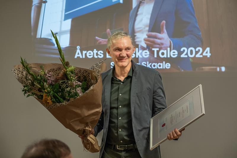 ”Det nøgne ord kan stadig røre mennesker” – Sidste års vinder af Årets Danske Tale