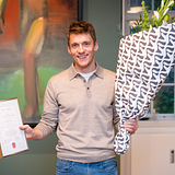 NyhedHeini í Skorini er vinder af Årets Danske Tale 2025Stort tillykke fra Danske Taler. Heini í Skorini, lektor i international politik ved Færøernes Universitet, modtager prisen for Årets Danske Tale for sin tale “Diktatorer i uniformer og techgiganter i hættetrøjer – og nogle tanker om ytringsfrihedens oversete tvilling”, holdt ved Rahbeks Sommerhøjskoles afsluttende festmiddag i juli 2025.Juryen udtaler bl.a: ”Han balancerer elegant mellem humor og alvor, men alvoren dominerer og får os til at mærke et stik af uro. Det er en tale, der vækker eftertanke og demonstrerer, at det talte ord kan gøre en forskel.”Læs DRs interview med prisvinderen her.Læs mere om prisen her og se de øvrige nominerede her.