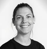 Karen Felter Vaucanson”Vi fodrer AI med alle vores længsler, angst, spørgsmål, usikkerheder, problemer, og den glatter ud, skriver over, udfylder alle mellemrummene.”Sådan lyder det fra Karen Felter Vaucanson, der i sin prædiken 8. søndag efter trinitatis reflekterer over faren ved at bruge AI, der jo både er utroligt fascinerende, men også kan virke meget skræmmende.&nbsp;For er AI bare et redskab, der kan hjælpe os til at producere hurtige tekster med en enkel promt, eller er der noget andet på spil? Bliver vi i virkeheden vildledt, spørger Vaucanson.&nbsp;”Den udråber fred. Den giver også en slags fred. AHHH! Vi behøver ikke tænke selv. Vi bliver spejlet. Vi bliver vejledt. Vi får klare svar. Derfor er den jo så tillokkende. For vi tror vi bliver klogere – men bliver vi i virkeligheden vildledt?”***> Læs hele Karen Felter Vaucansons prædiken 8. søndag efter trinitatis
